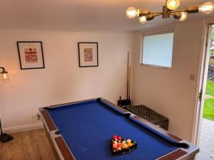 Beautiful 4 Bed Beach House - Pool table & Parking