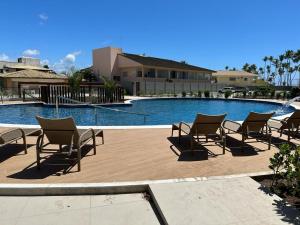 Village pé na areia com limpeza