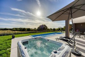 Villa Francis - Pool and Whirlpool
