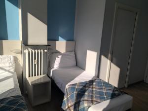 Triple Room with Bathroom room in Hotel Kennedy