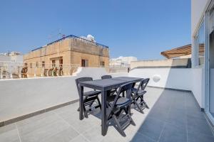 Stunning 2BR Holiday Penthouse in Central Sliema