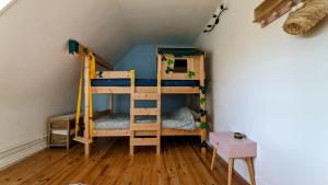 Maisons de vacances Maison spacieuse - Piscine - Jardin : photos des chambres