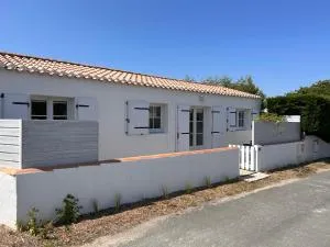 Petite maison au calme, dans une impasse - LʼÉpine