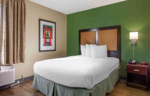 Queen Studio - Non-Smoking room in Extended Stay America Suites - Seattle - Everett - North