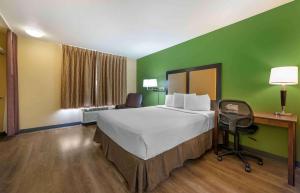 Queen studio with 1 Queen Bed - Disability Access/Non-Smoking room in Extended Stay America Suites - Colorado Springs - West
