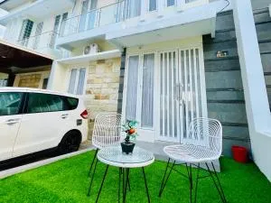 Fathana Villa - Dekat JTP3 - Sengkaling