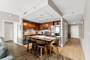 Laketown Wharf #626 by Nautical Properties