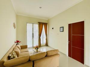 Fathana Villa - Dekat JTP3