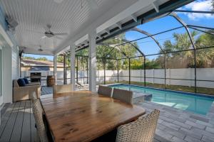Luxury Stay Heated Pool and Hot Tub Fenced Yard