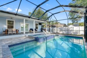 Luxury Stay Heated Pool and Hot Tub Fenced Yard