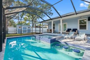 Luxury Stay Heated Pool and Hot Tub Fenced Yard