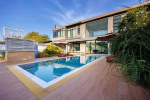 曼谷市区700平五房独栋泳池别墅