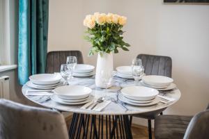 CracWoW K8 No.8 Apartment