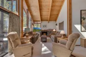 Base Camp- Hot Tub, Large Deck, Wood Fireplace, Short Drive to Ski Resorts! - Dollar Point