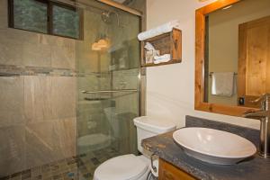 Allenby- LuxuryCabin w Cozy Fireplace, Near Northstar!