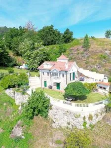 Casa dos Plátanos near the center of Amarante, Golf Course and Water Park. - Eira Nova