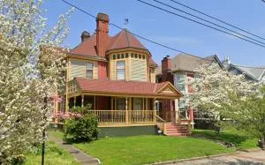 Historic Escape in Mansion Row - Sleeps 12! - Georgetown