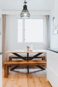 Design District Apartment in Quiet Neighbourhood