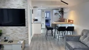 Private Luxury By The Sea, With A Personal Gym, Hot Tub, And Free Parking! - 温伯恩大教堂