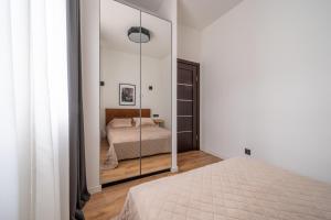 Lienes iela Gem 1BR Apartment with Fireplace in Historic UNESCO Center