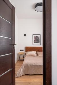 Lienes iela Gem 1BR Apartment with Fireplace in Historic UNESCO Center