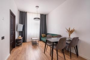 Lienes iela Gem 1BR Apartment with Fireplace in Historic UNESCO Center