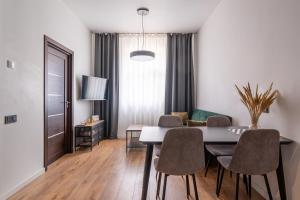 Lienes iela Gem 1BR Apartment with Fireplace in Historic UNESCO Center