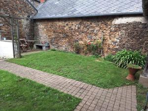 Maison en pierre proche mer, commerces et bus