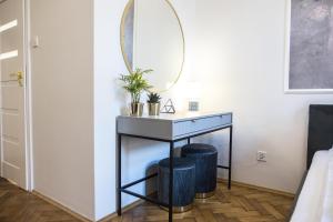 CracWoW K8 No.9 Apartment