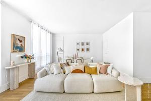 Marais - Montmorency 2bdr by BYour Home