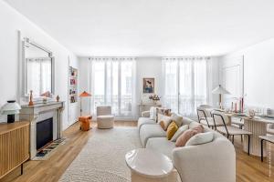 Marais - Montmorency 2bdr by BYour Home