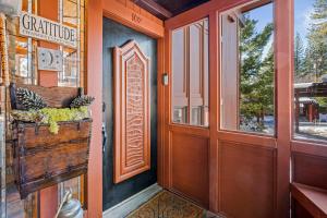 Magnificent 2-bedroom, 2-bath lakefront complex