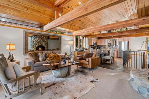 Magnificent 2-bedroom, 2-bath lakefront complex