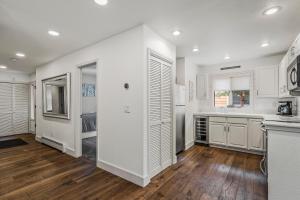 153 McCloud The perfect location! Enjoy the sun drenched deck