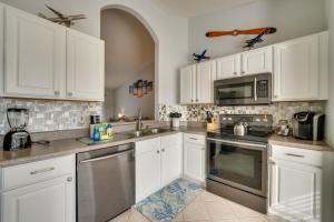 14 Mi to Disney Home with Private Pool in Davenport