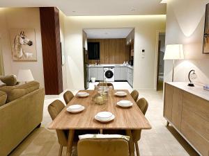 شقة فاخرة بثلاث غرف نوم بالنرجس