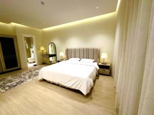 شقة فاخرة بثلاث غرف نوم بالنرجس