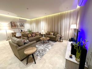 شقة فاخرة بثلاث غرف نوم بالنرجس