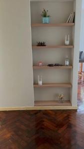 Depto renovado en recoleta.