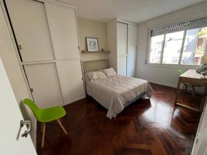 Depto renovado en recoleta.