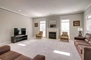 Springfield Sanctuary with Spacious Deck! - 洛顿