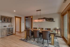 Kings Way Lake View by Tahoe Getaways - Spacious 4 BR w Private Hot Tub, Pool Table!