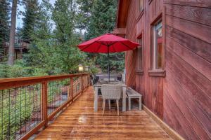 Lake of the Sky at Dollar Point - Stunning 4BR,4BA w Lake Views, Hot Tub and Pet-friendly
