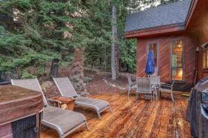 Lake of the Sky at Dollar Point - Stunning 4BR,4BA w Lake Views, Hot Tub and Pet-friendly