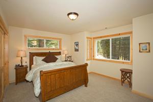 Sans Souci Terrace on the West Shore- 4 BR Cabin, Avail as a Ski Lease, Near Skiing!