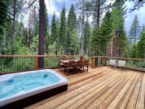 Snowbird Retreat at Northstar - Beautiful 4BR with Private Hot Tub, Free Ski Shuttle, HOA Amenities