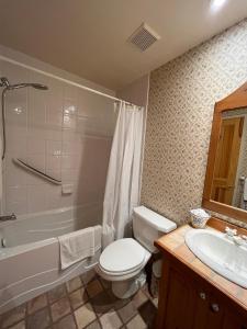 Cozy 2 bedrooms condo with stunning Mont Tremblant mountain and lakeview