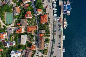 Apartments with a parking space Mali Losinj (Losinj) - 16555 