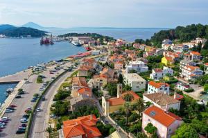 Apartments with a parking space Mali Losinj (Losinj) - 16555 