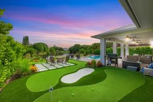 Mini Golf Course*Heated Saltwater Pool*Lakeview! - Eden